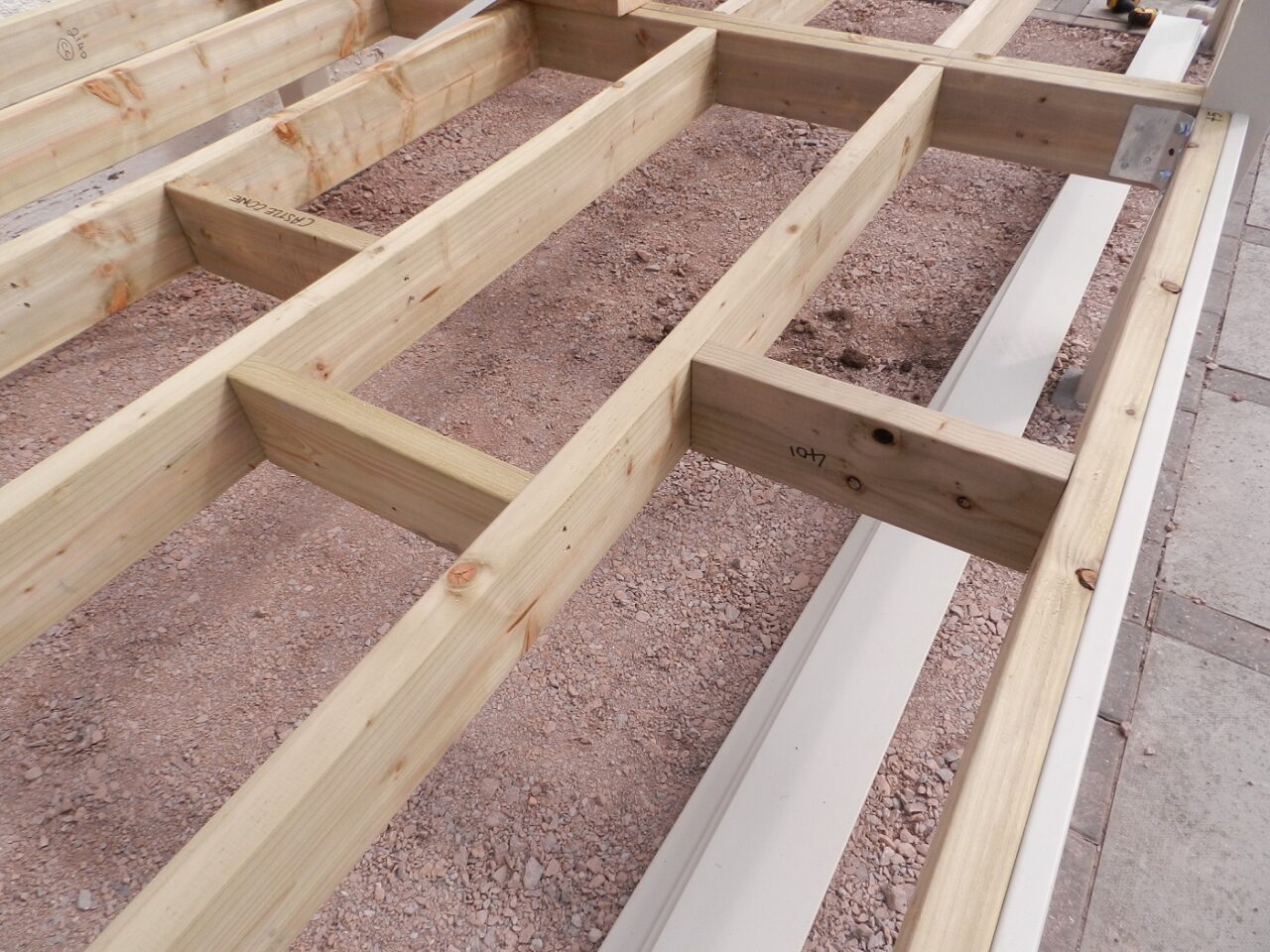 PVC & Plastic Decking for Trade a Dekboared Installer